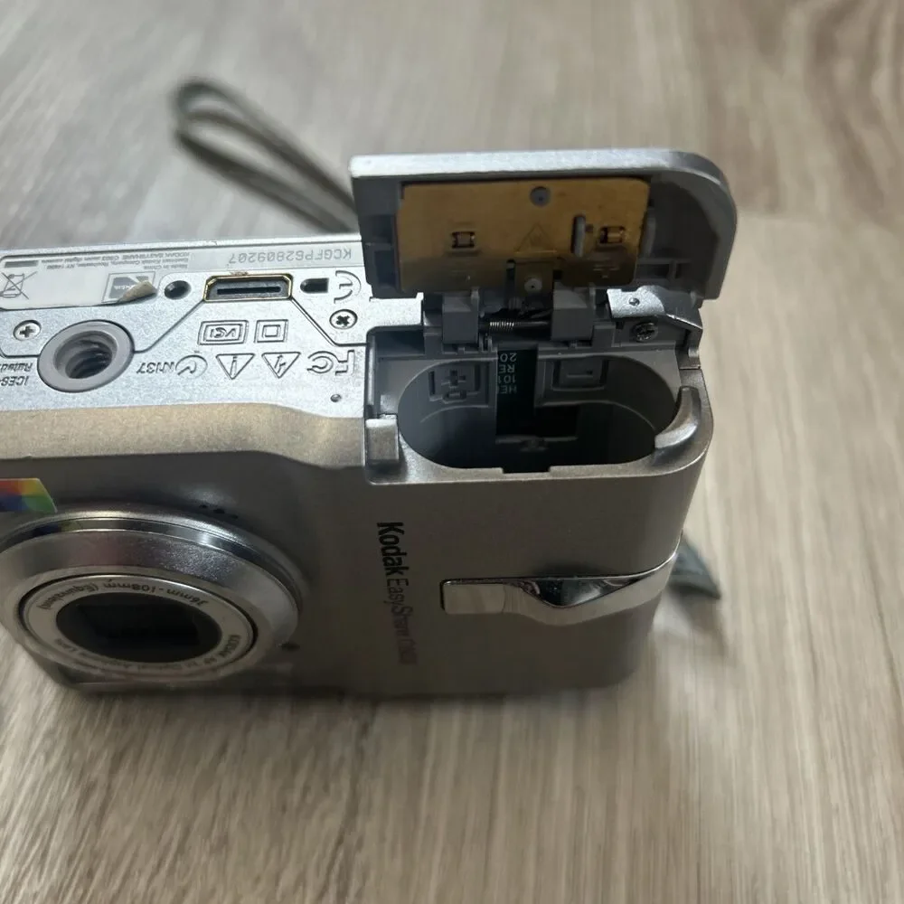 Kodak EasyShare C603 Digital Camera 6.1 MP with 3x Optical Zoom FOR PARTS